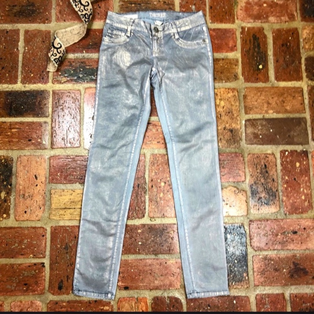 Decree Super Skinny Gray and Gold Metallic Jeans!